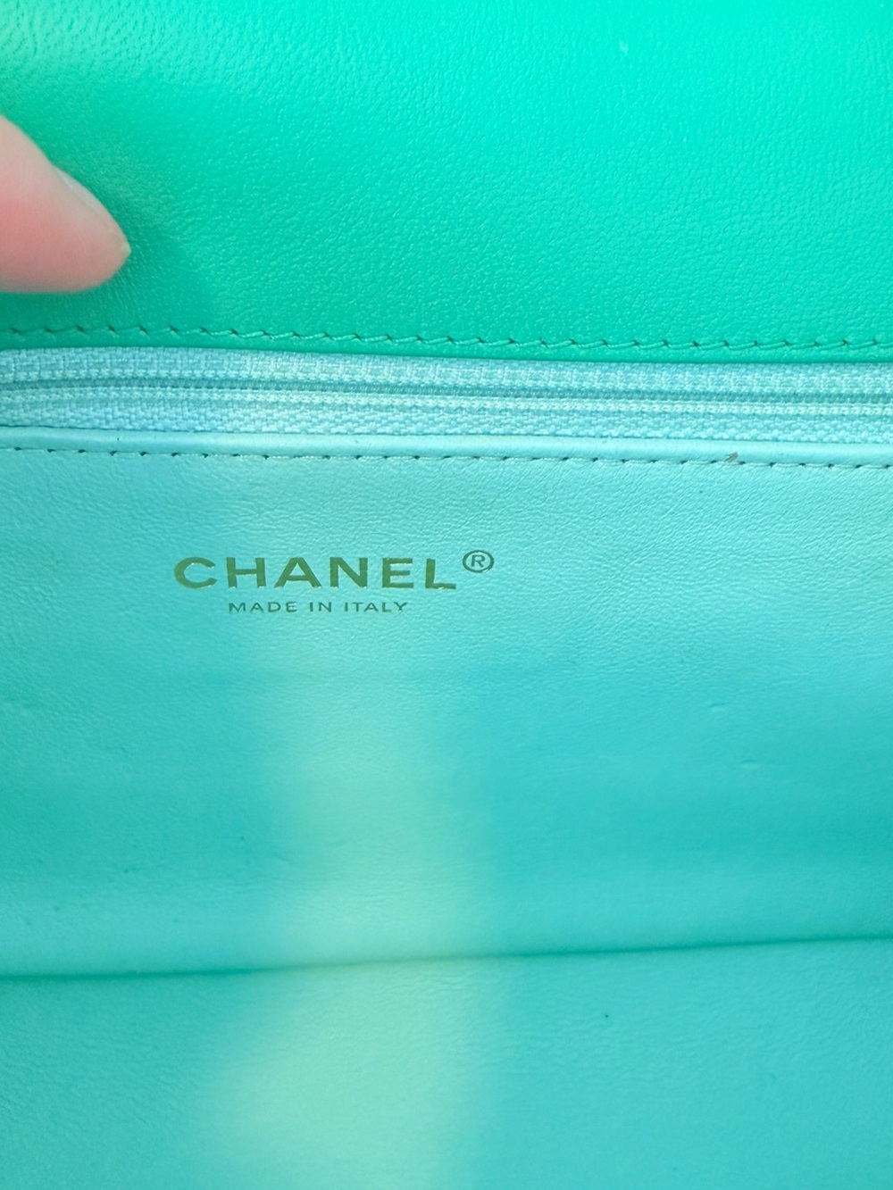 CHANEL Filigree Flap bag, quilted caviar, medium, green - Picture 6 of 13